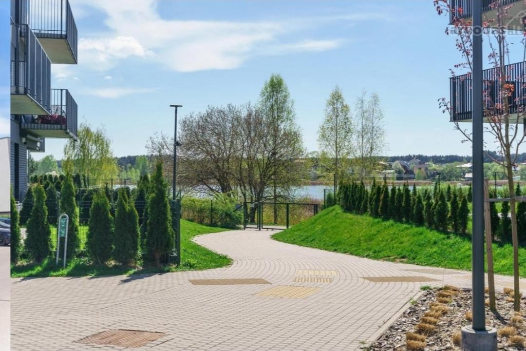 Modernus Butas Prie Ezero Vilnius